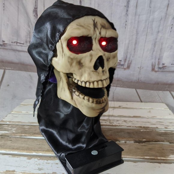 Jumping skull Halloween decor shocker prop head an - Picture 6 of 6